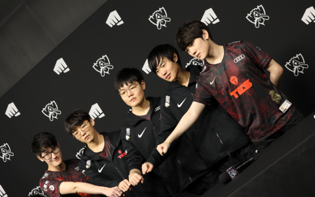 在疫情冲击 在疫情冲击