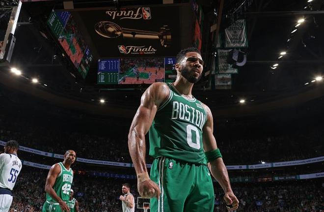 明星后卫拉 明星后卫拉